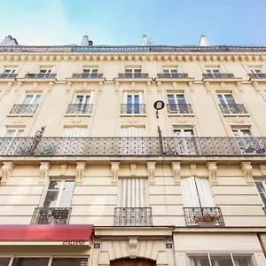 Haussmannien Place De L Etoile , Paris France